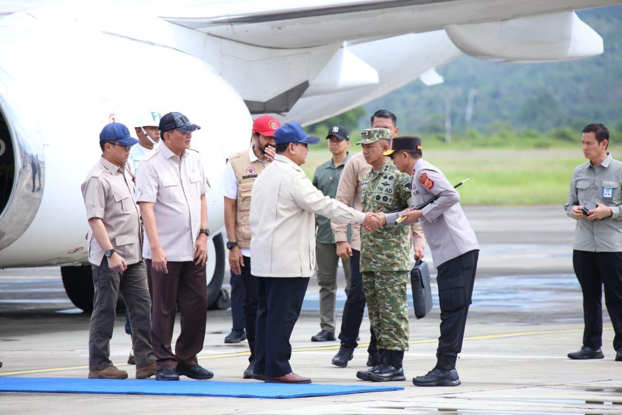 Presiden dan Kapolri Tiba di Aceh, Tinjau Lokasi Banjir dan Pemasangan Jembatan Bailey di Bireuen