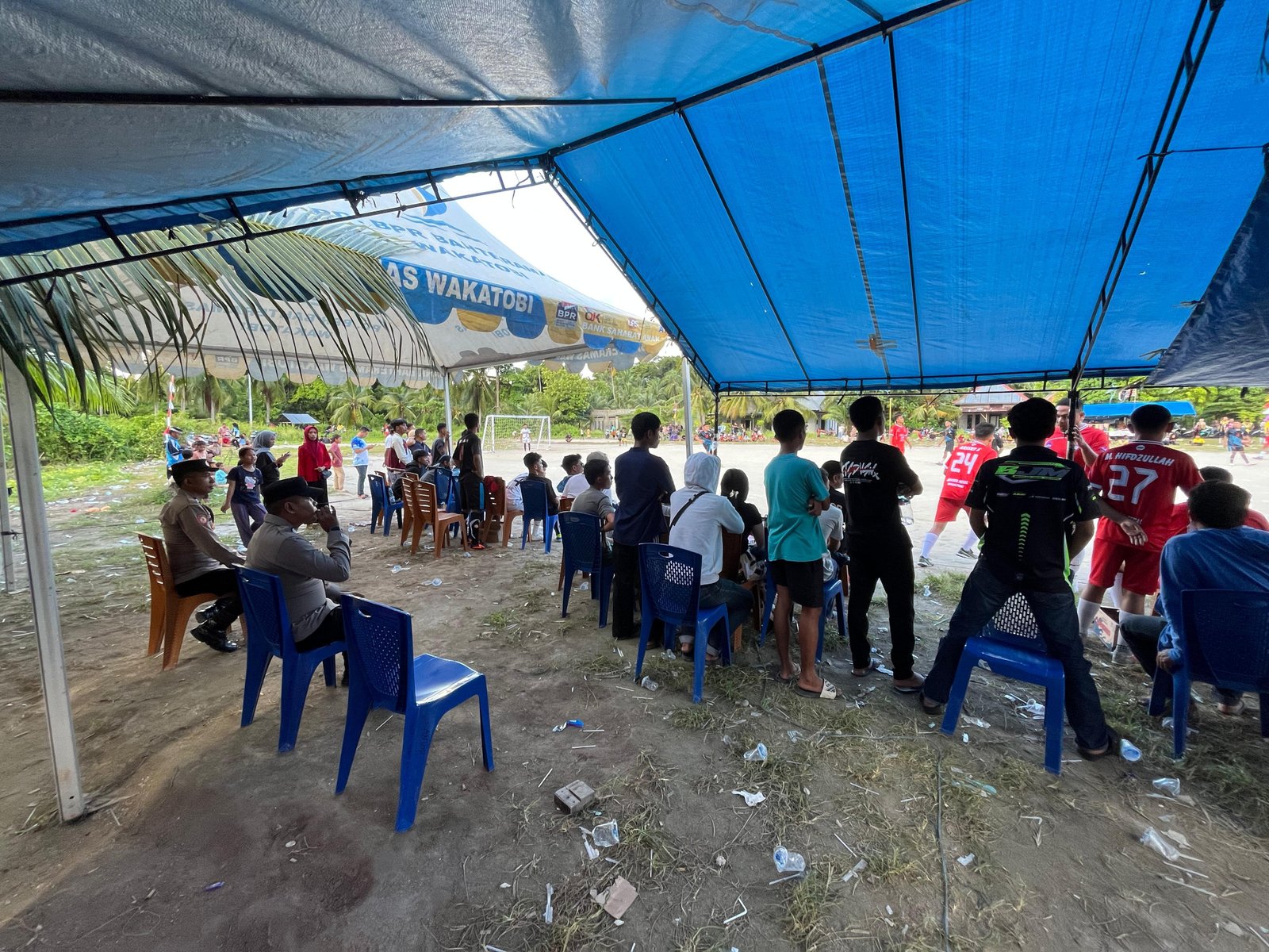 Polsek Wangi-Wangi Pengamanan Turnamen Bola Mini Ilham Cup I di Lapangan Waetuno