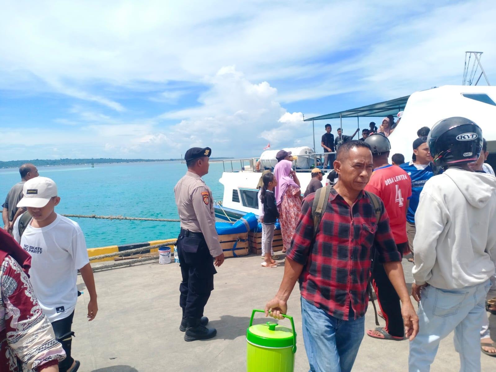 Polres Wakatobi Pengamanan Kedatangan KM Pacific Jetstar 1 di Pelabuhan Wanci