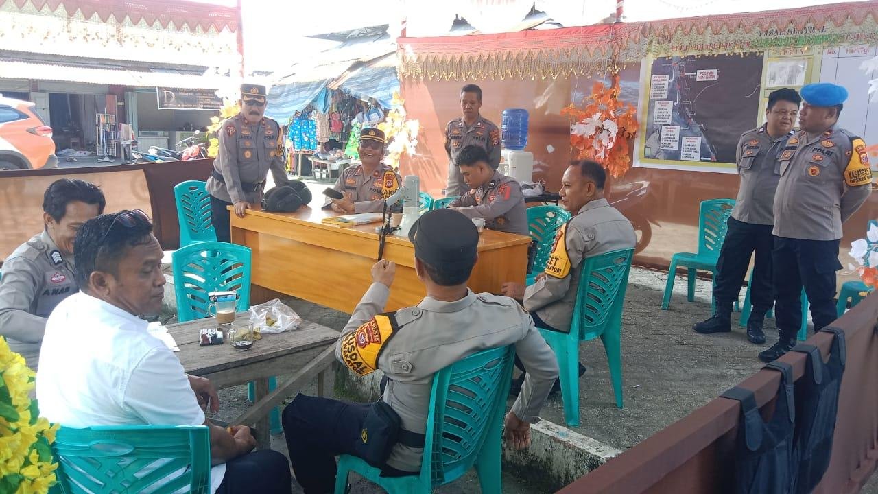 Wakapolres Wakatobi Pantau Pengamanan Natal 2025 dan Tahun Baru 2026 di Pos Pam Pasar Sentral