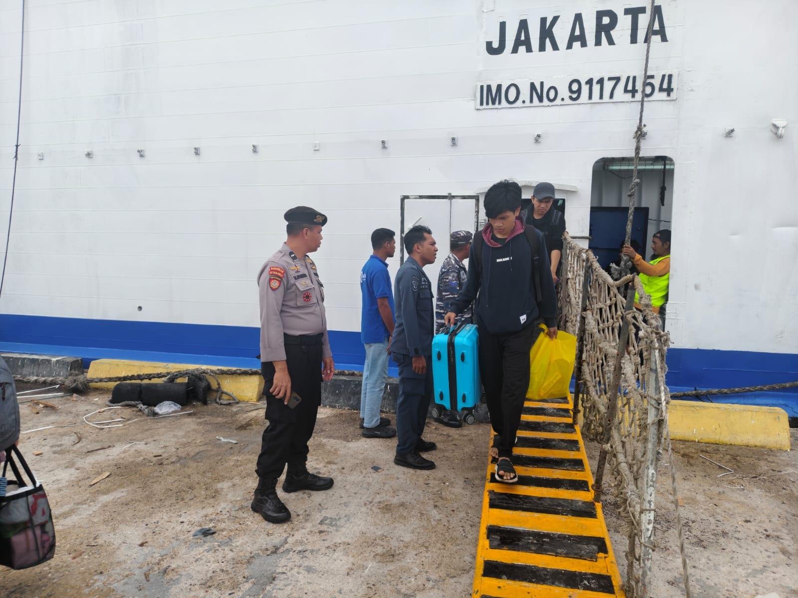 Polres Wakatobi Laksanakan Pengamanan Keberangkatan Kapal Jetliner di Pelabuhan Panggulubelo