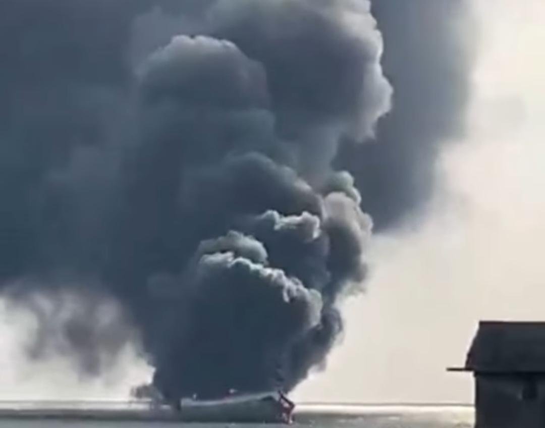 Viral Video Kapal Terbakar di Mantigola Wakatobi, Polisi Ungkap Fakta Sebenarnya