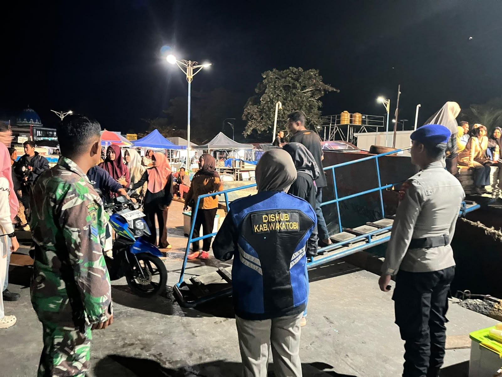 Satpolairud Polres Wakatobi berikan layanan keamanan Keberangkatan KM. Kota Teratai di Pelabuhan Wanci