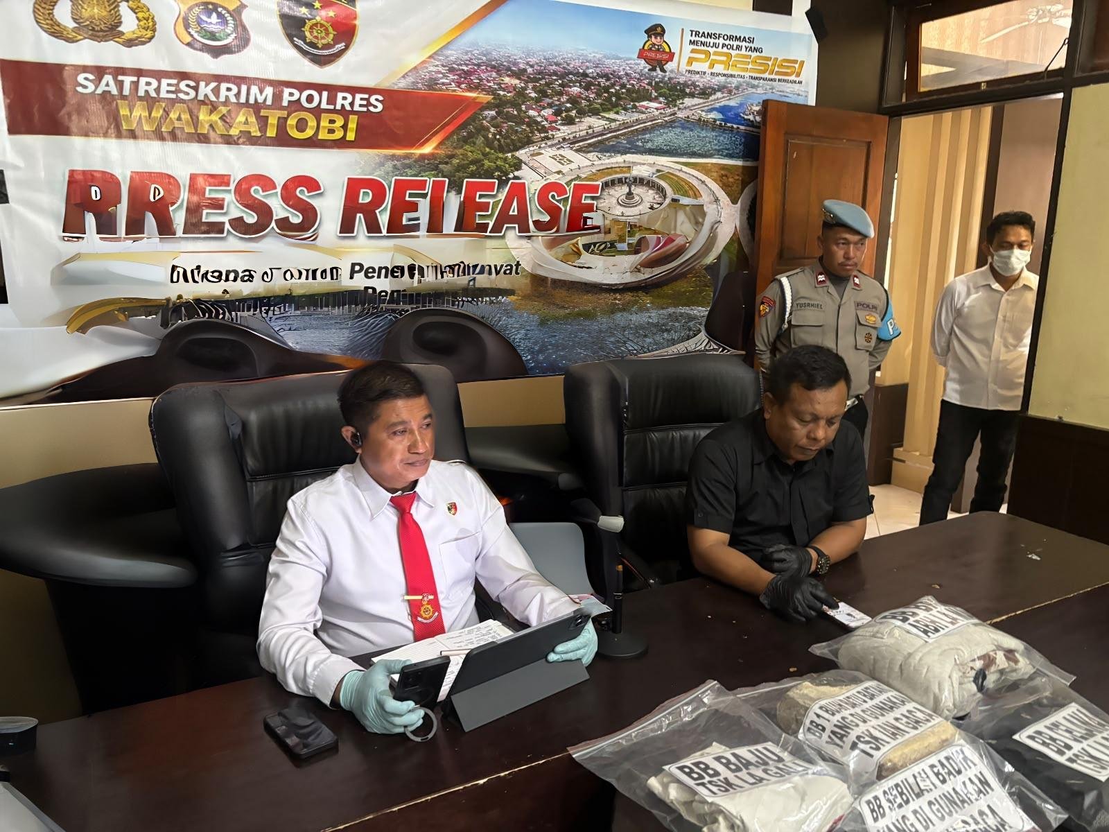 Polres Wakatobi Gelar Press Release Pengungkapan Kasus Dugaan Pembunuhan, 3 Orang Ditetapkan Tersangka, 2 ABH