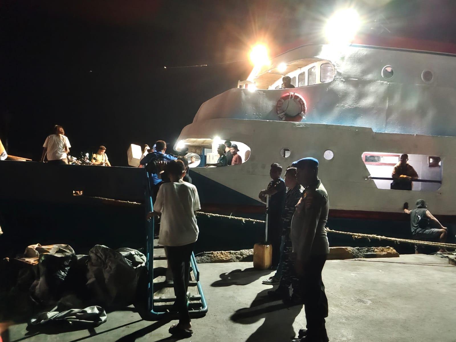 Tingkatkan Keamanan Pengguna Jasa Laut, Satpolairud Polres Wakatobi Gelar Layanan keamanan Keberangkatan KM Kota Teratai
