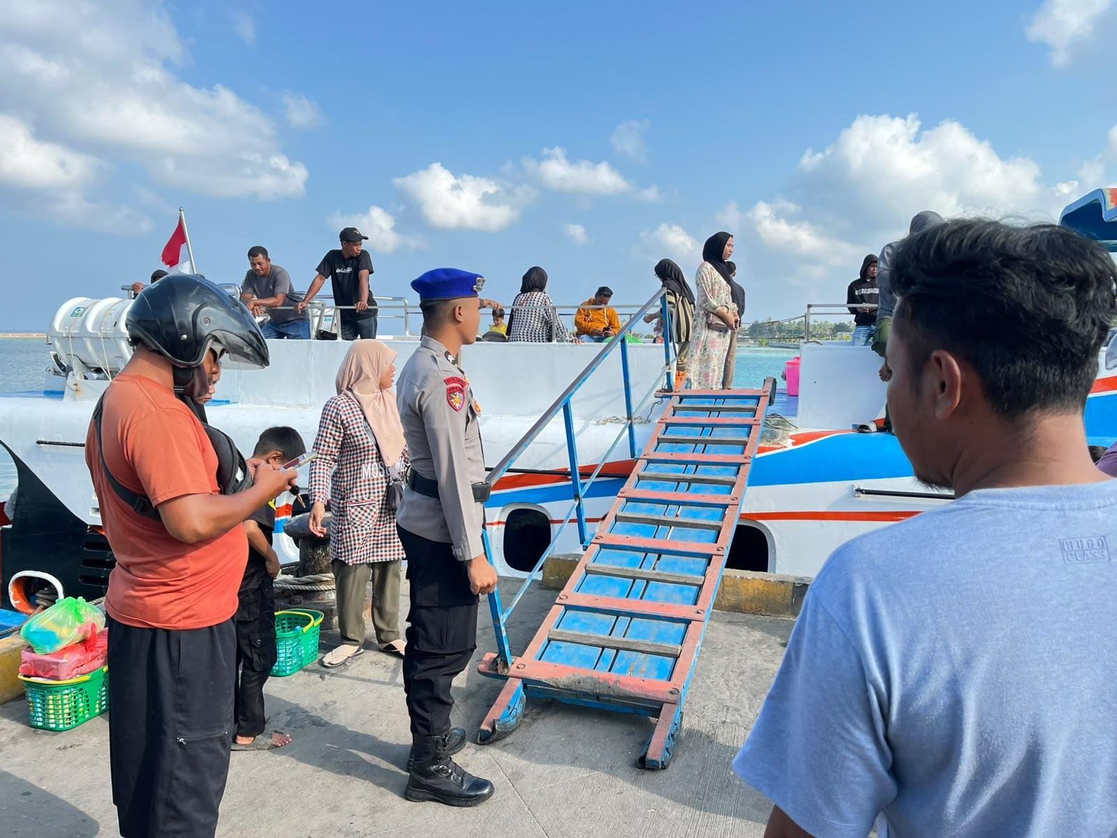 Jamin Safety Pelayaran, Satpolairud Polres Wakatobi Laksanakan layanan keamanan Keberangkatan KM Cantika Inova di Pelabuhan Wanci