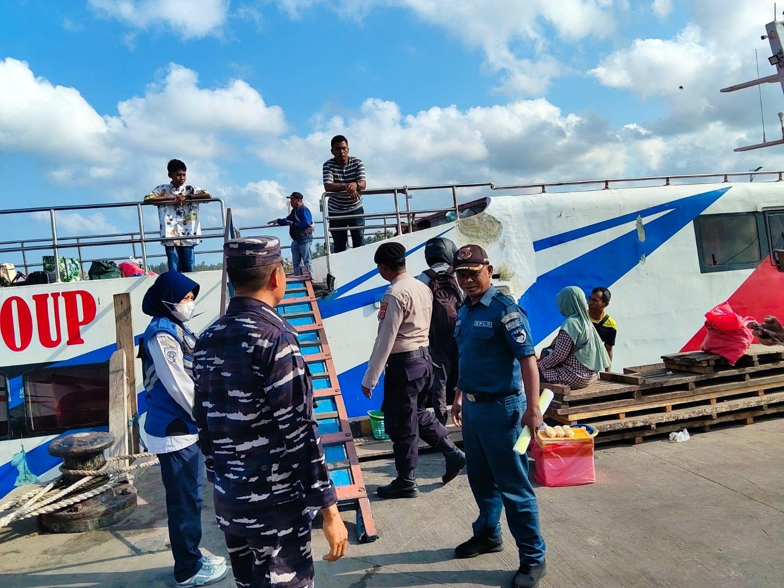 Satpamobvit Polres Wakatobi laksanakan pelayanan keamanan Keberangkatan KM Batam Line 2