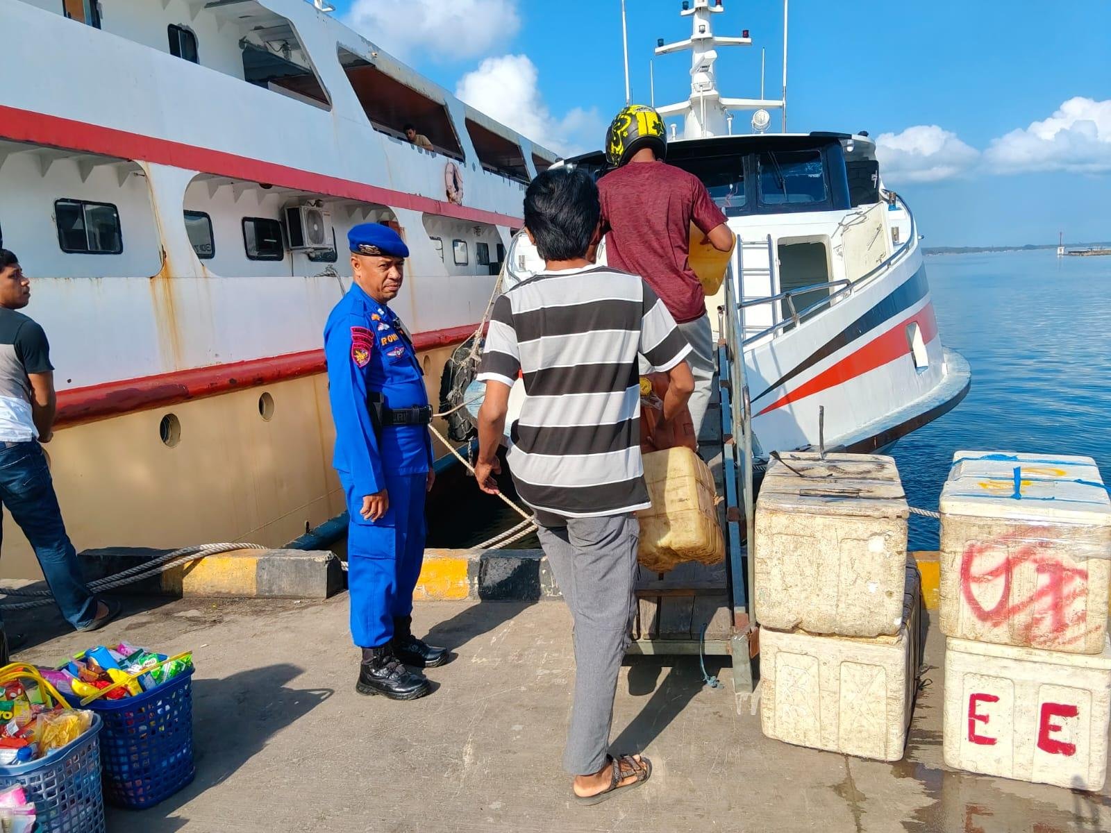 Satpolairud Polres Wakatobi Berikan Layanan Keamanan Keberangkatan KM Pasific Jetstar 1