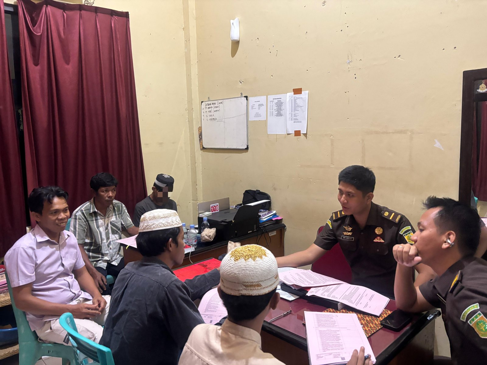Polres Wakatobi Serahkan Tiga Tersangka dan Barang Bukti Kasus Pembunuhan ke Jaksa