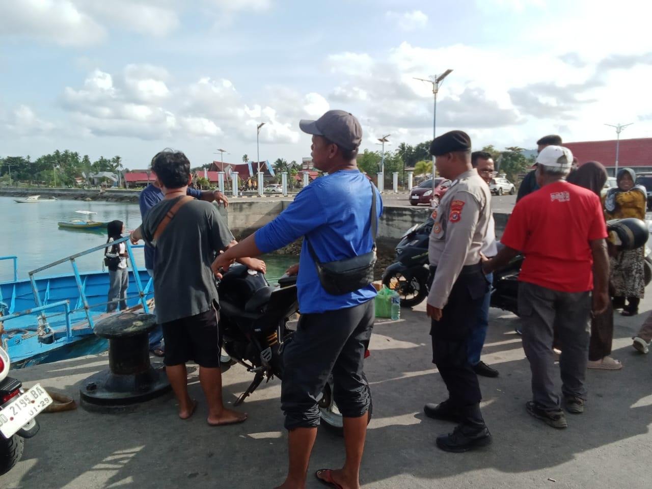 Satpamobvit Polres Wakatobi Beri Layanan Keamanan Keberangkatan KM Natuna Expres di Pelabuhan Wanci