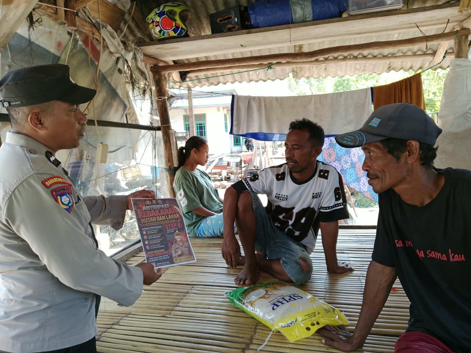 Cegah Karhutla, Sat Binmas Polres Wakatobi Imbau Warga Desa Matahora Jaga Lingkungan