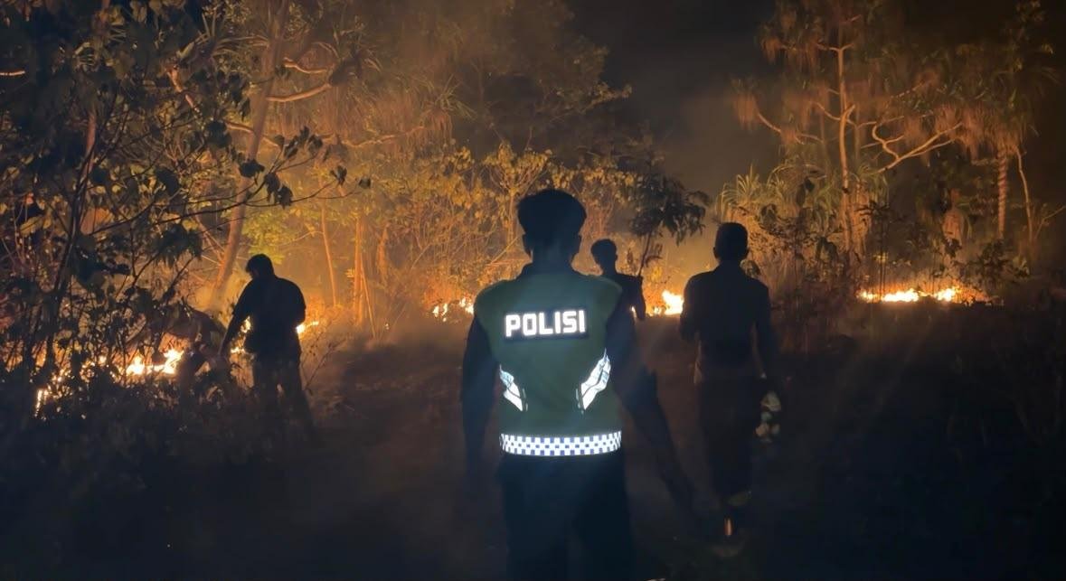 Lahan Seluas 3 Hektare di Desa Komala Wakatobi Terbakar, Api Berhasil Dipadamkan Secara Manual
