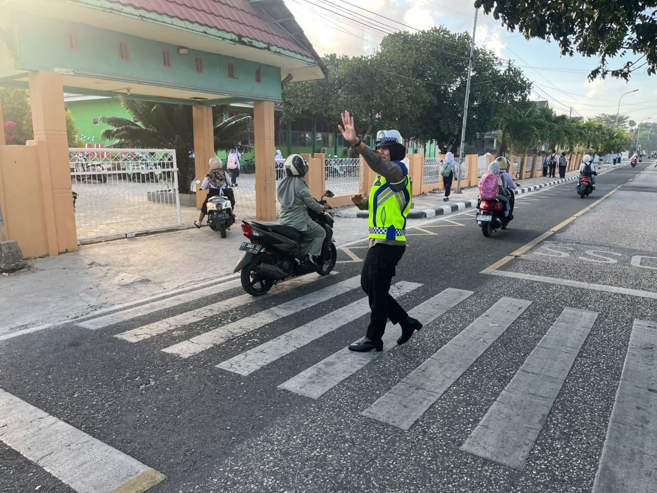 Satlantas Polres Wakatobi Gelar Pengaturan Rawan Pagi, Wujudkan Kamseltibcarlantas