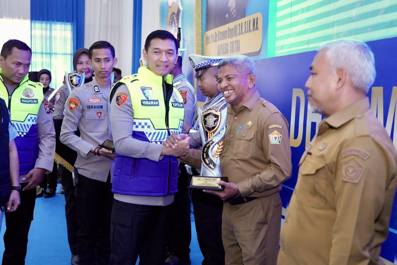 HUT Lalu Lintas ke-71, Ditlantas Polda Sultra Anugerahkan Lantas Award kepada Penggerak Keselamatan