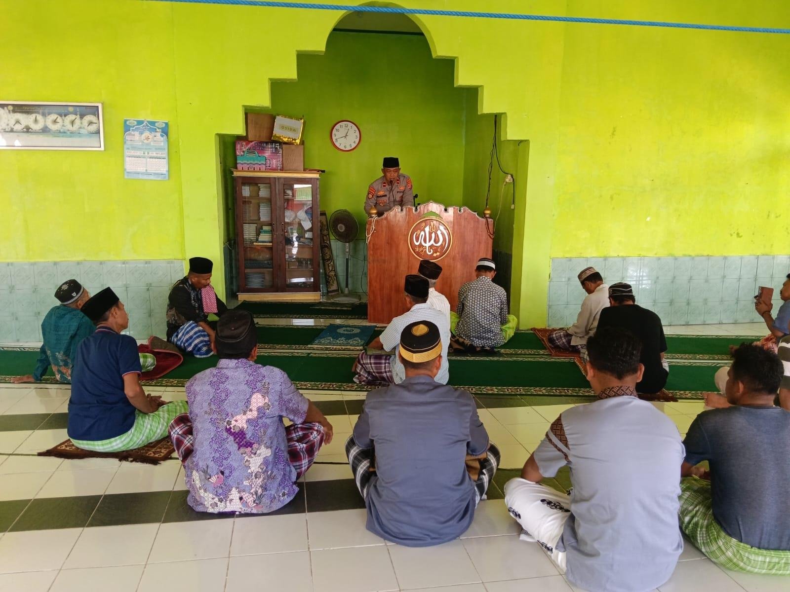 Jumat Keliling, Kapolsek Kaledupa Perkuat Silaturahmi dan Kedekatan Polri dengan Masyarakat