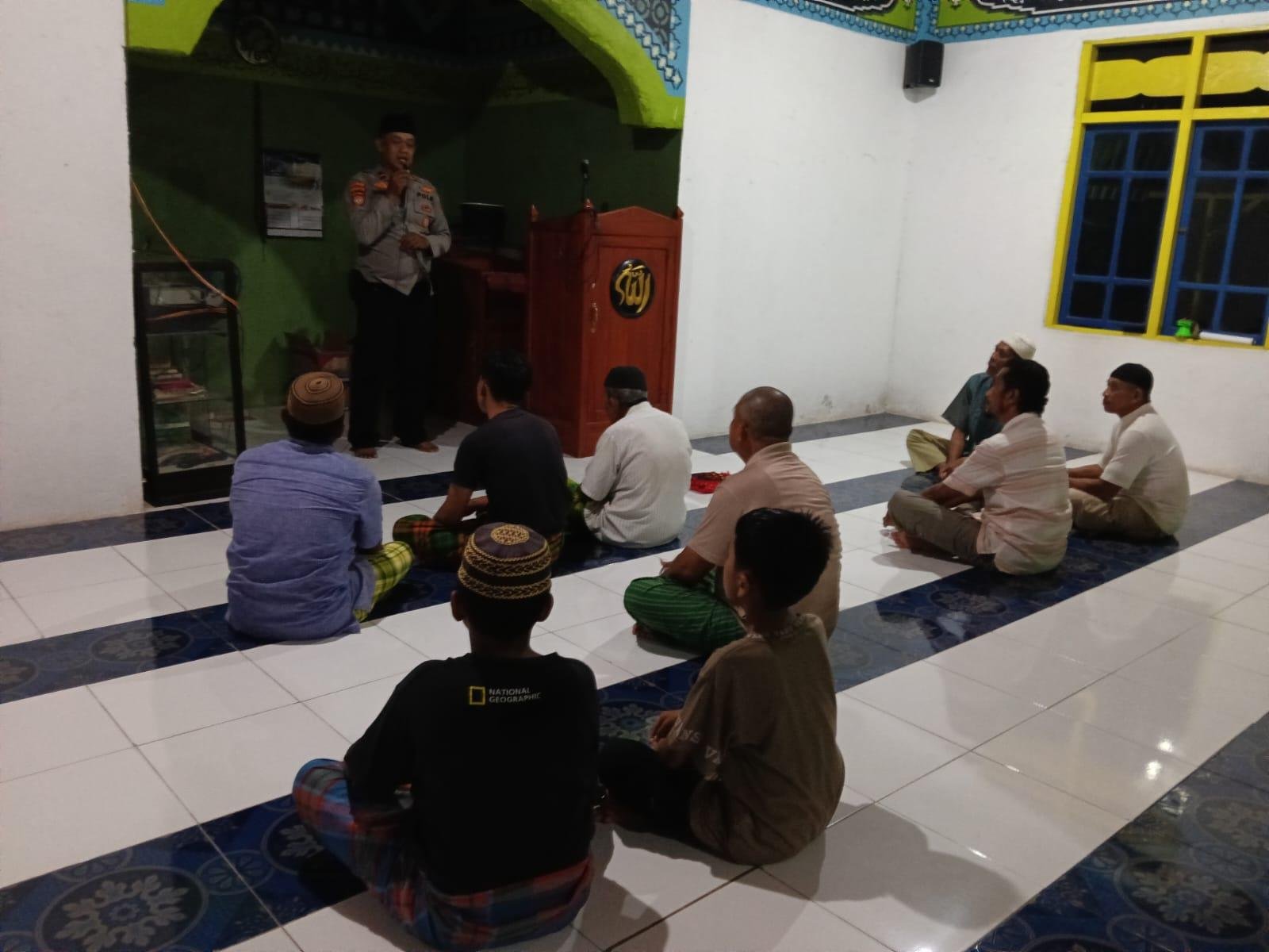 Subuh Keliling, Kapolsek Kaledupa Sampaikan Imbauan Kamtibmas kepada Masyarakat