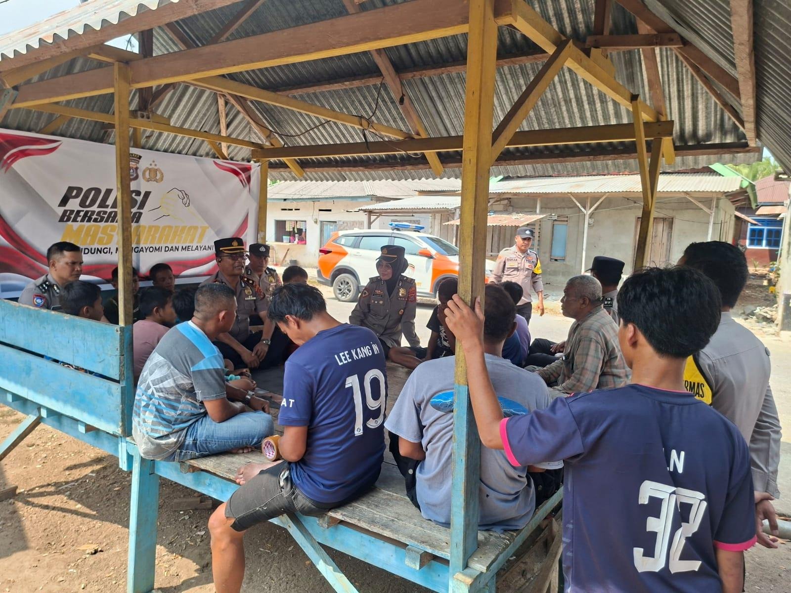 Wakapolres Wakatobi Sambangi Warga Liya, Perkuat Sinergi Polri dan Masyarakat Jaga Kamtibmas