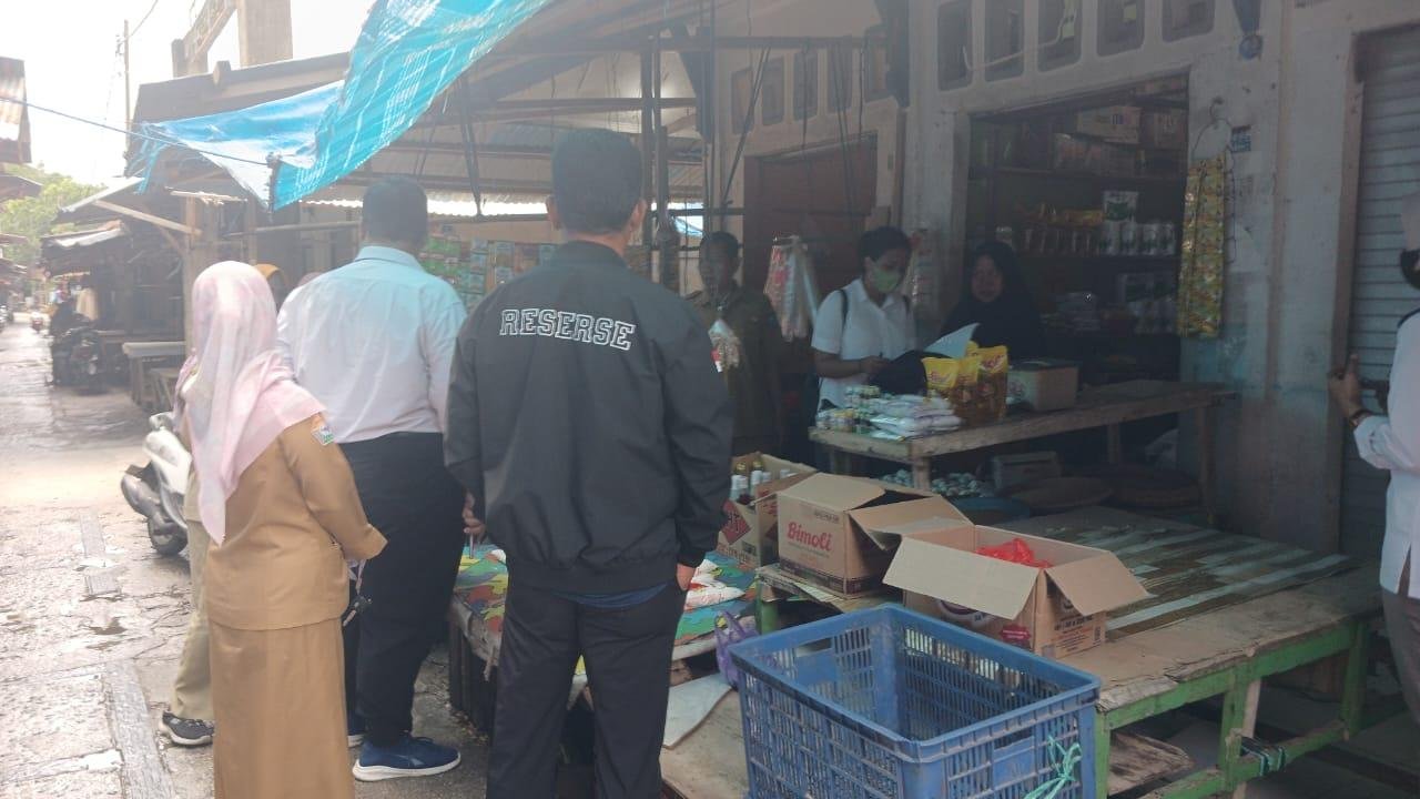 Satgas Saber Polres Wakatobi Bersama Dinas Perindag Pantau Harga Pangan di Pasar Pagi