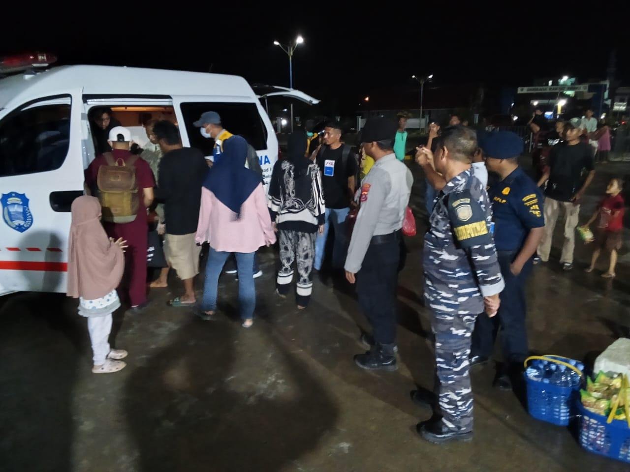Satpamobvit Polres Wakatobi Pengamanan Keberangkatan KM Mekar Teratai, Situasi Kondusif