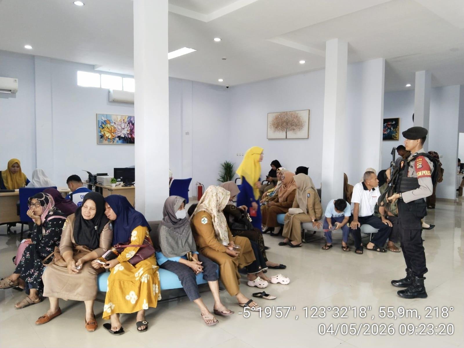 Satpamobvit Polres Wakatobi Laksanakan Pengamanan Perbankan, Situasi Aman dan Kondusif