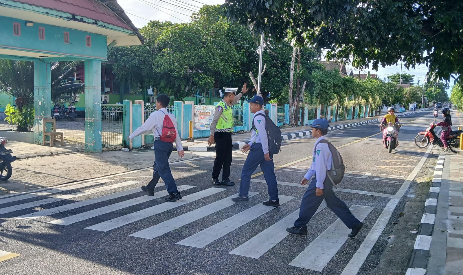 Sat Lantas Polres Wakatobi Laksanakan Pengamanan Jalur Saat Jam Sibuk Sekolah