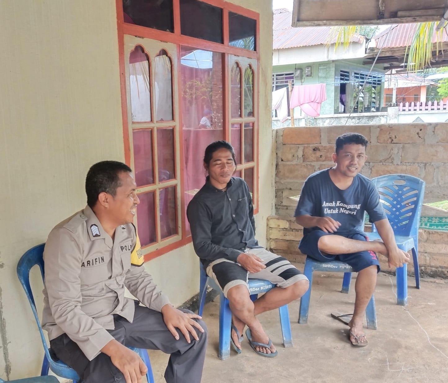 Bhabinkamtibmas Tomia Timur Laksanakan Giat Sambang di Desa Kulati, Perkuat Sinergi dengan Masyarakat