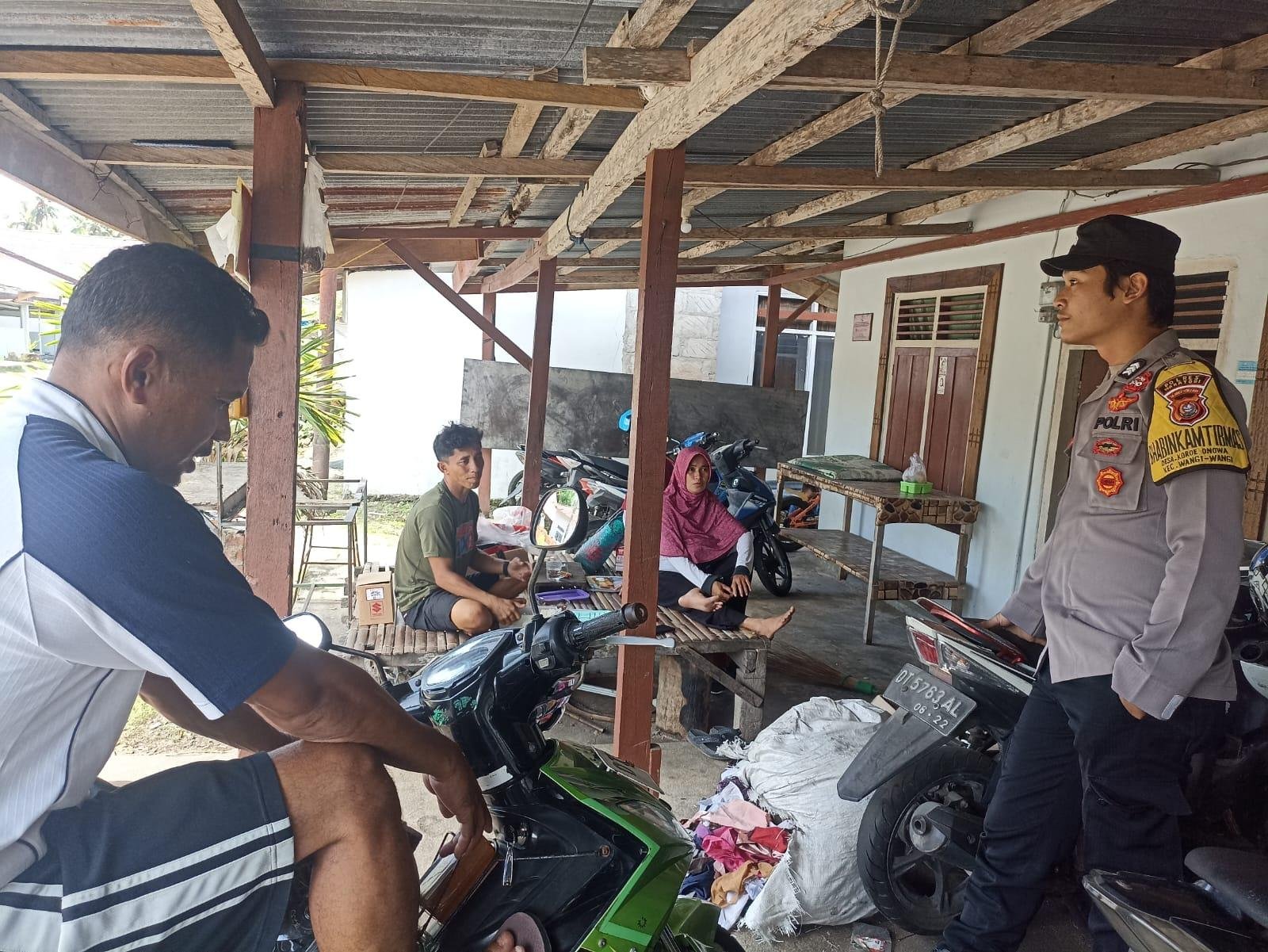 Bhabinkamtibmas Desa Koroe Onowa Gelar Sambang, Ajak Warga Jaga Kamtibmas dan Waspada Cuaca